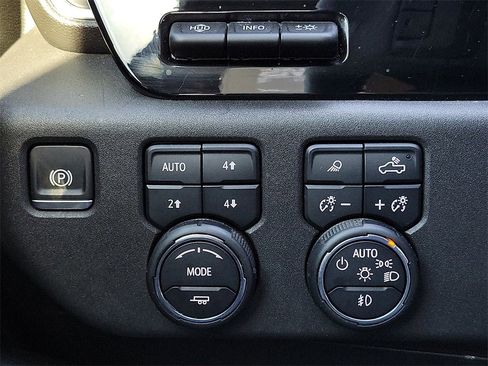 Used 2023 Chevrolet Silverado 1500 High Country w/ High Country Premium Package image 16