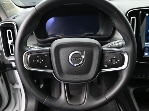 Used 2025 Volvo XC40 B5 Plus AWD/4WD image 10