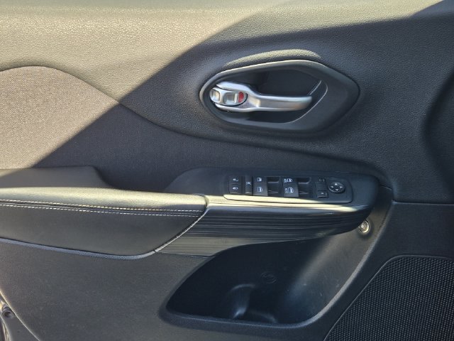Certified 2016 Jeep Cherokee Latitude FWD image 29