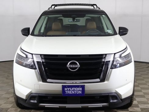 Used 2024 Nissan Pathfinder Platinum w/ Lighting Package (N93) AWD/4WD image 12
