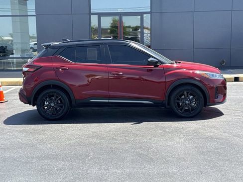 Certified 2022 Nissan Kicks SR FWD image 2