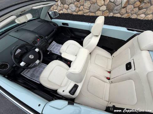 Used 2010 Volkswagen Beetle Final Edition FWD image 27