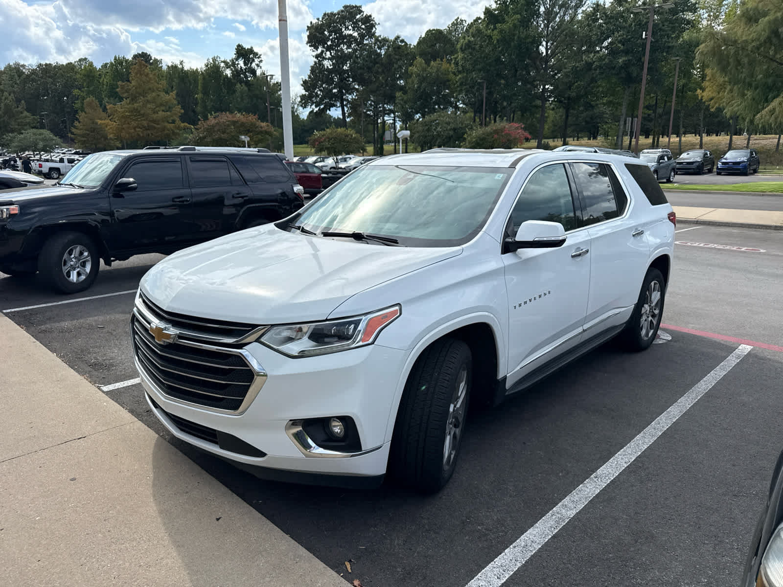 Used 2019 Chevrolet Traverse Premier w/ Driver Confidence II Package FWD image 5