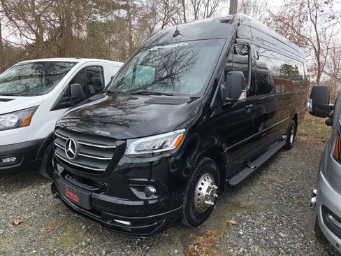 Used 2024 Mercedes-Benz Sprinter 3500 image 1