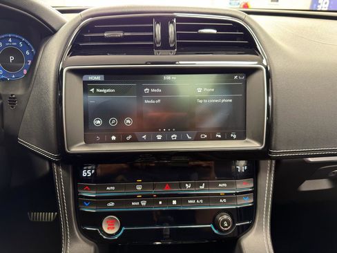 Used 2020 Jaguar F-PACE SVR image 20