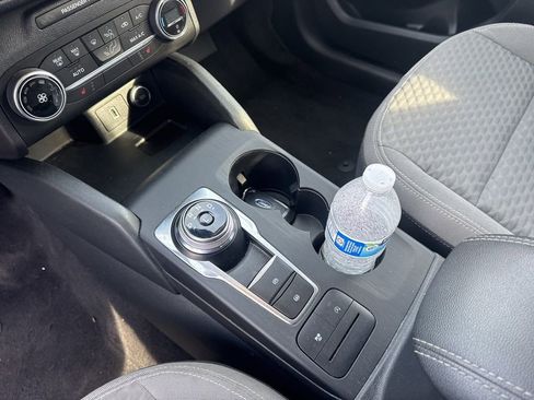 Used 2020 Ford Escape SE image 14