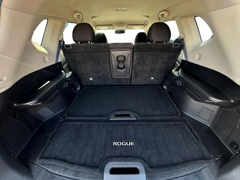 Used 2018 Nissan Rogue SV image 33