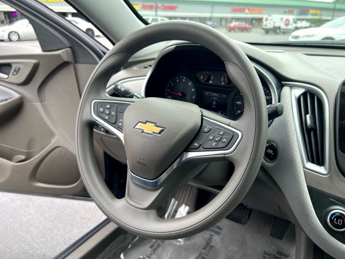 Used 2025 Chevrolet Malibu LT image 37