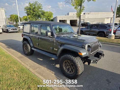 Used 2018 Jeep Wrangler Unlimited Sport AWD/4WD image 3