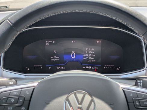 Used 2025 Volkswagen Taos SE AWD/4WD image 22