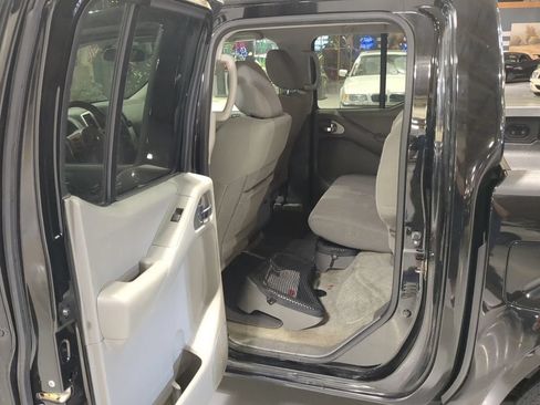Used 2015 Nissan Frontier SV AWD/4WD image 11