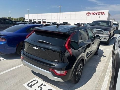 Used 2025 Kia Niro LX FWD image 8