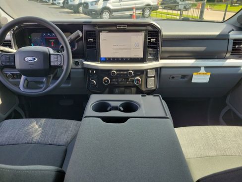 New 2026 Ford F250 XLT w/ XLT Premium Package AWD/4WD image 11