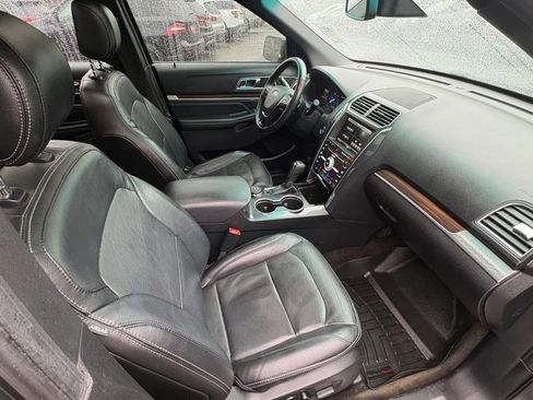 Used 2016 Ford Explorer Limited w/ Equipment Group 301A AWD/4WD image 32