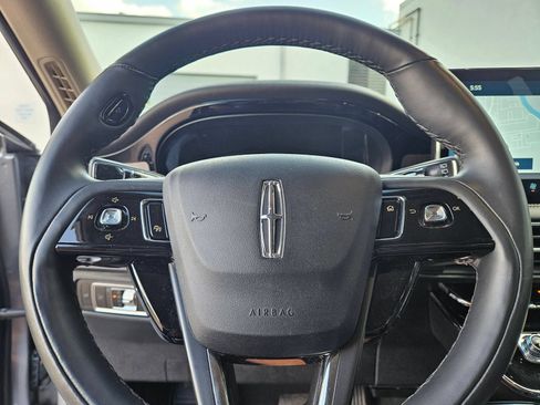 Used 2024 Lincoln Corsair Reserve w/ Towing Package AWD/4WD image 12