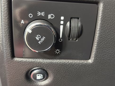 Used 2019 Jeep Grand Cherokee Overland AWD/4WD image 35