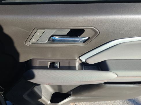 Used 2025 Chevrolet Colorado Z71 w/ Z71 Convenience Package 2 image 31