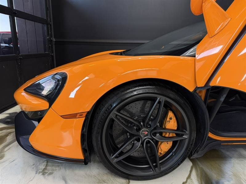 Used 2018 McLaren 570S Spider RWD image 34