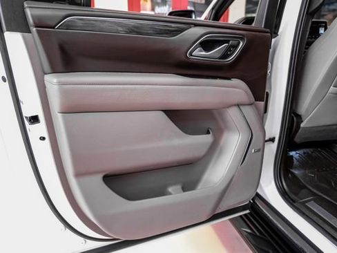 Used 2022 GMC Yukon XL SLT w/ SLT Premium Package image 39