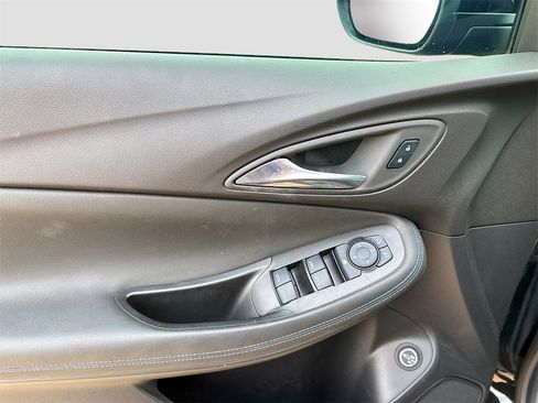 Used 2025 Buick Encore GX Sport Touring image 9