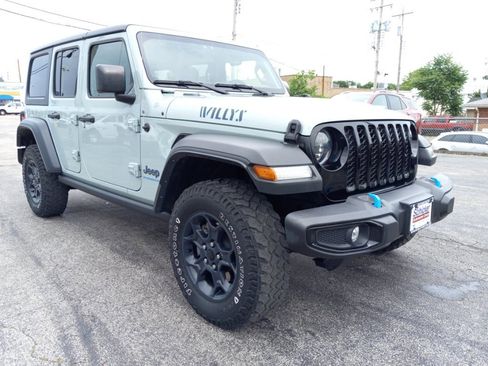 Used 2023 Jeep Wrangler Unlimited w/ Convenience Group AWD/4WD image 3