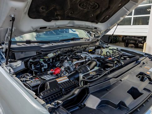 Used 2025 Ford F450 Platinum w/ FX4 Off-Road Package AWD/4WD image 41