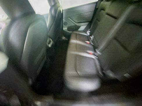 Used 2025 Tesla Model Y Long Range image 29