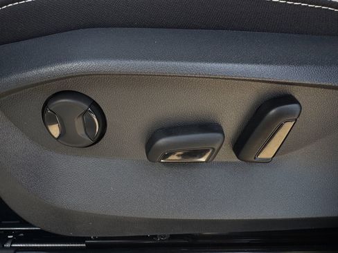 New 2025 Volkswagen Taos SE FWD image 25