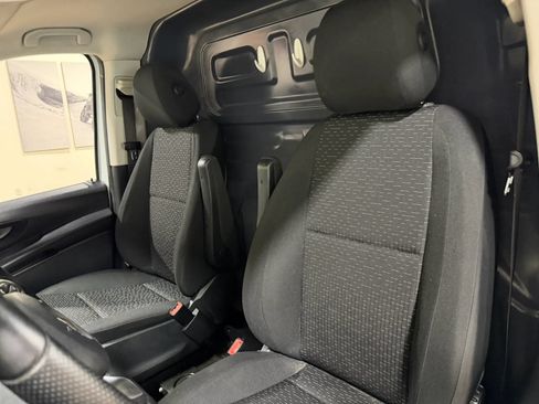 Used 2021 Mercedes-Benz Metris image 40