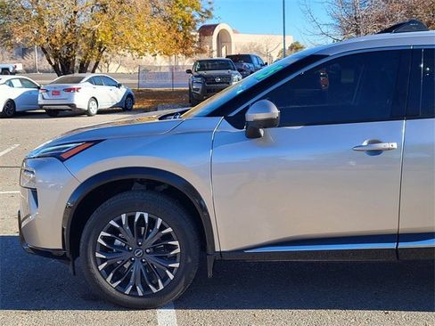 Certified 2025 Nissan Rogue Platinum w/ Platinum Premium Package image 8