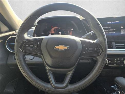 Used 2025 Chevrolet Trax LT image 17