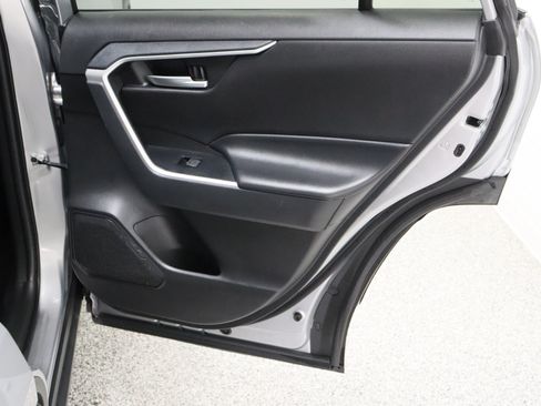 Used 2025 Toyota RAV4 XLE FWD image 33