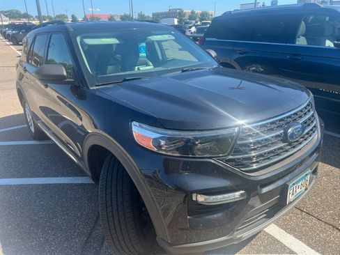 Used 2020 Ford Explorer XLT w/ Equipment Group 202A AWD/4WD image 3