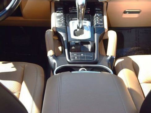 Used 2016 Porsche Cayenne AWD/4WD image 22