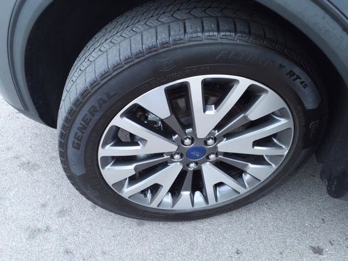 Used 2022 Ford Escape Titanium image 30