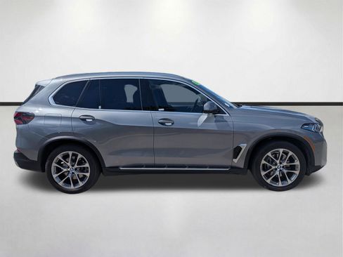Used 2024 BMW X5 xDrive40i AWD/4WD image 3