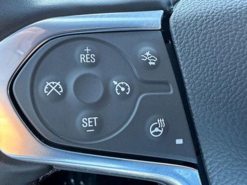 Used 2023 Chevrolet Traverse LT FWD image 16