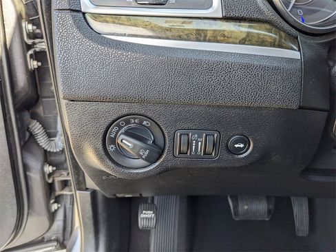 Used 2019 Chrysler 300 Limited image 28