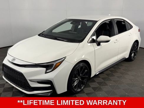 Used 2024 Toyota Corolla SE image 3