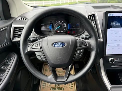 Certified 2024 Ford Edge SE w/ Black Appearance Package image 17