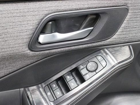 Used 2022 Nissan Rogue SV FWD image 18
