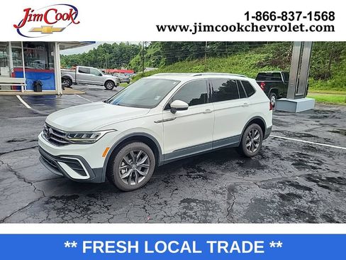 Used 2022 Volkswagen Tiguan SE AWD/4WD image 1
