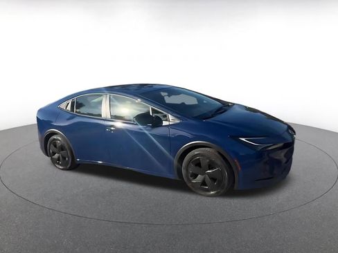 Used 2025 Toyota Prius LE image 2