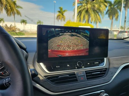 Used 2024 Nissan Altima 2.5 SV w/ SV Premium Package image 22