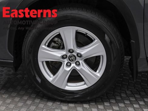 Used 2024 Toyota Highlander LE image 33