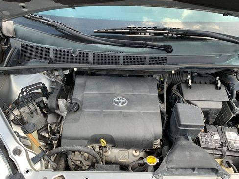 Used 2014 Toyota Sienna XLE FWD image 30