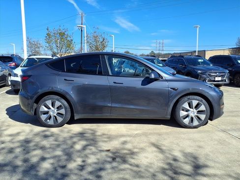Used 2022 Tesla Model Y Long Range image 22