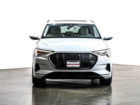 Used 2022 Audi e-tron Premium w/ Convenience Plus Package image 4