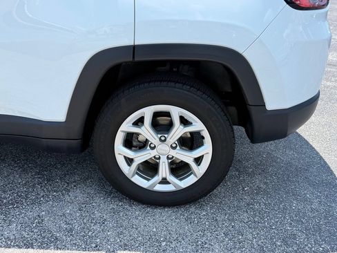 Used 2024 Jeep Compass Latitude AWD/4WD image 41