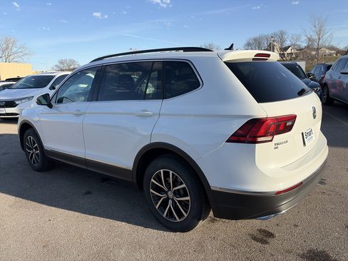Used 2020 Volkswagen Tiguan SE w/ Panoramic Sunroof Package image 7